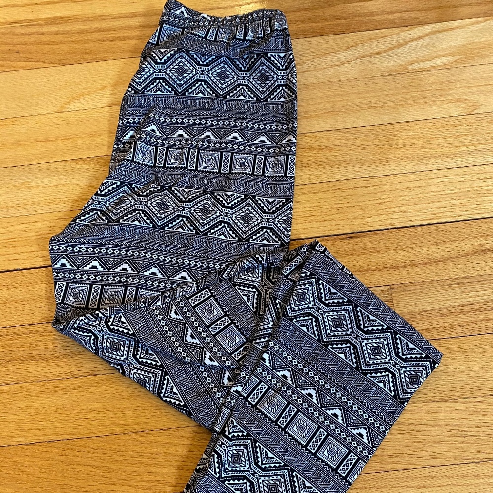 EEVEE Black & White Printed Leggings